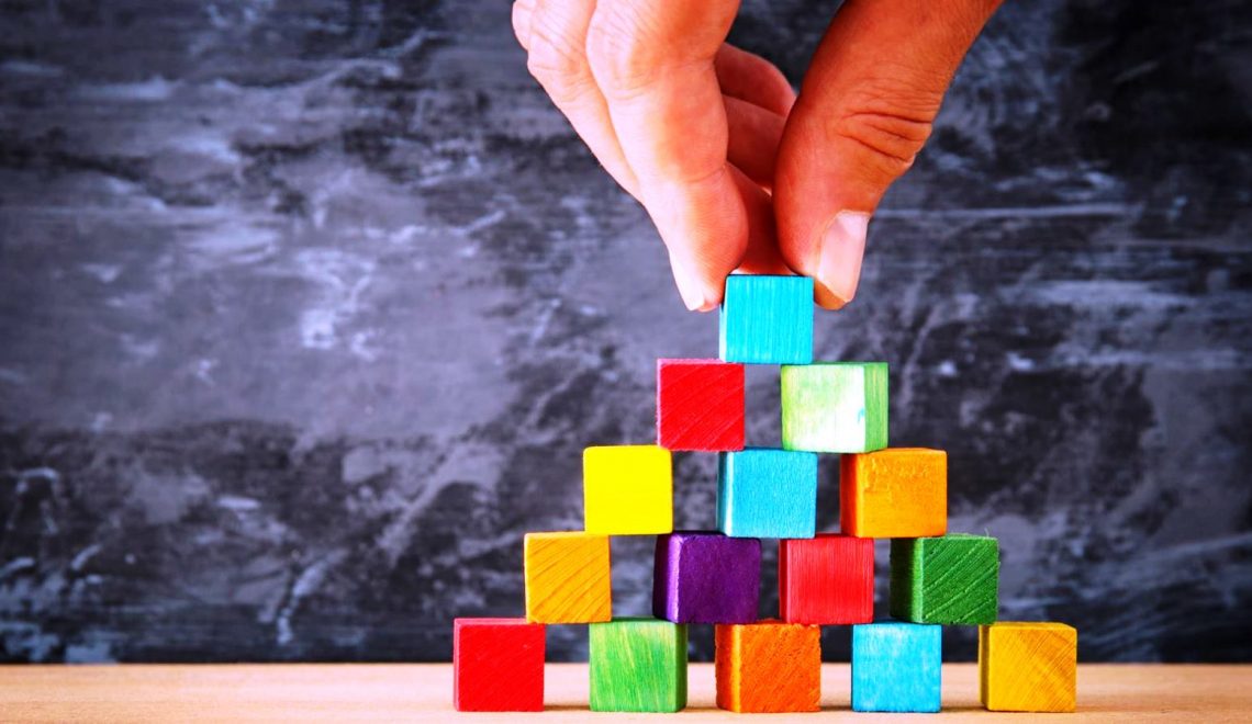 Maslow’un İhtiyaçlar Hiyerarşisi: Türkiye’den Göç Eden Ailelerin Hayatta Kalma ve Kök Salma Yolculuğu